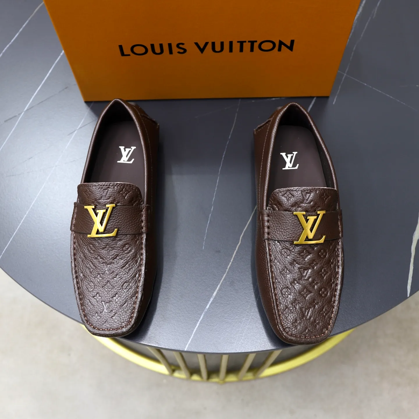 Ex-factory price: 480💰【LV】Louis Vuitton ⚠️High-end men’s driving and pedal series ⚠️38-44 (customized for 45) ⚠️All original cowhide leather! Thick and soft! Made entirely of calfskin lining! Rubber sheet anti-slip beanie sole! Three-dimensional package technology! Fashionable and classic! Handicrafts! Original high quality! Feel free to compare!